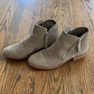 Dolce Vita Women’s Tan Suede Ankle Booties 6.5